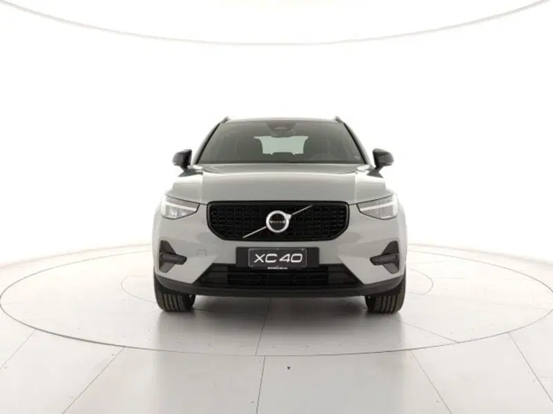 Volvo XC40 nuova a Modena (7)