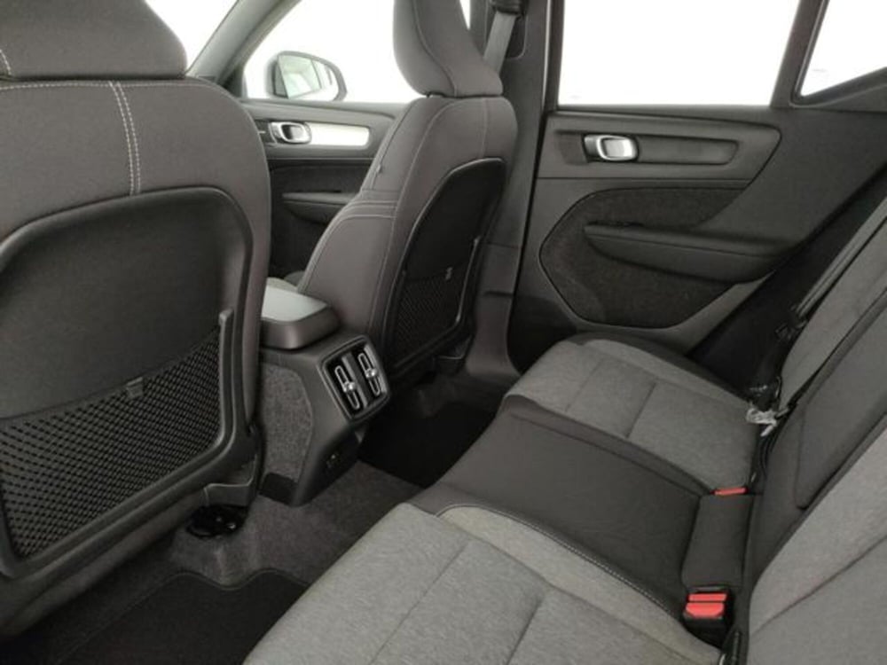 Volvo XC40 nuova a Modena (10)