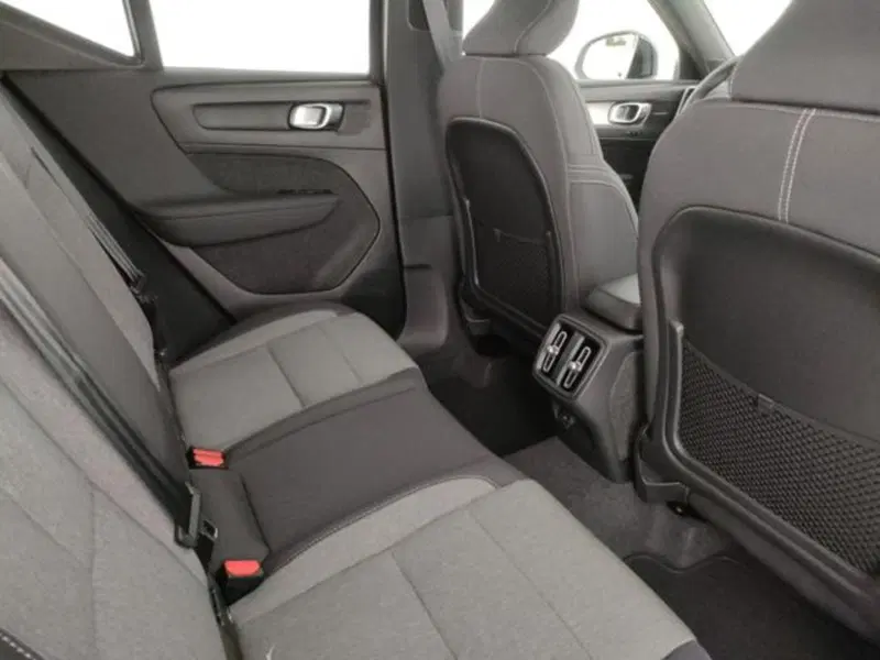 Volvo XC40 nuova a Modena (12)