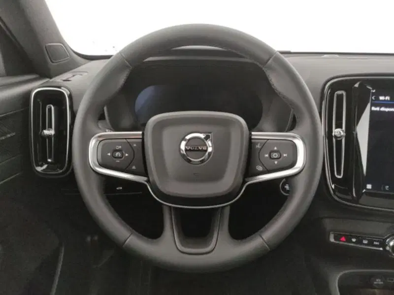Volvo XC40 nuova a Modena (14)