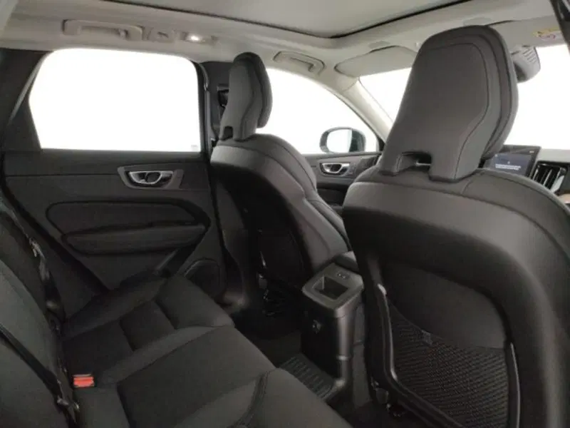 Volvo XC60 nuova a Modena (10)