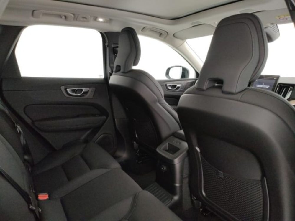 Volvo XC60 nuova a Modena (10)