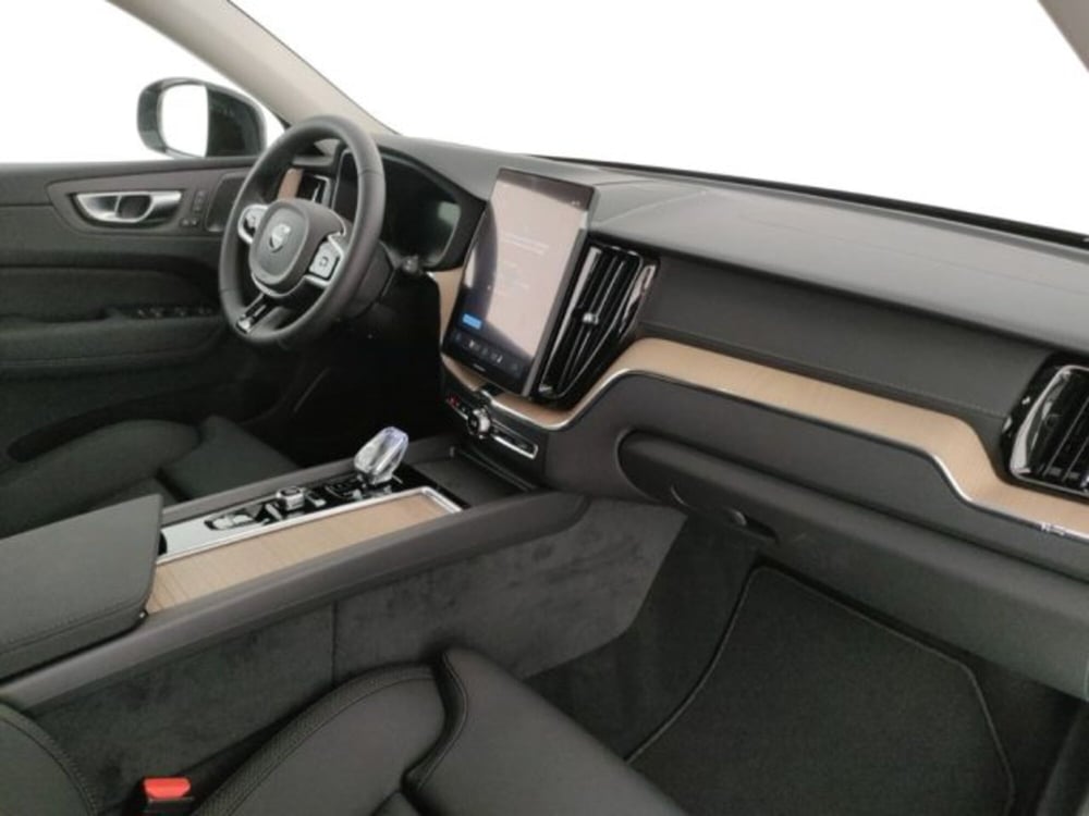 Volvo XC60 nuova a Modena (11)