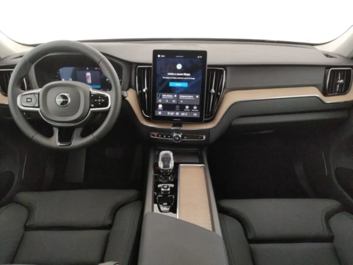Volvo XC60 nuova a Modena (12)