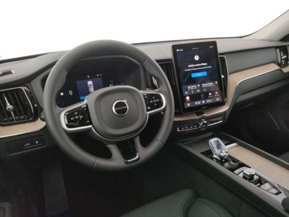 Volvo XC60 nuova a Modena (13)