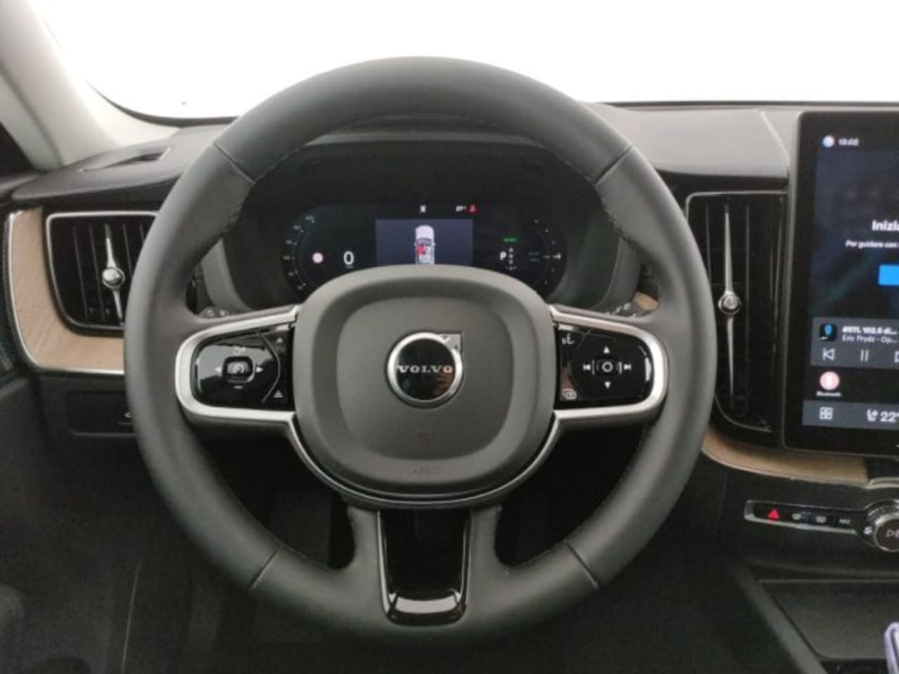 Volvo XC60 nuova a Modena (14)