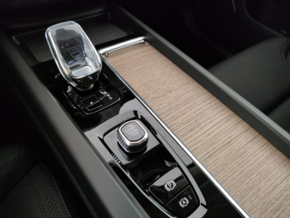 Volvo XC60 nuova a Modena (15)