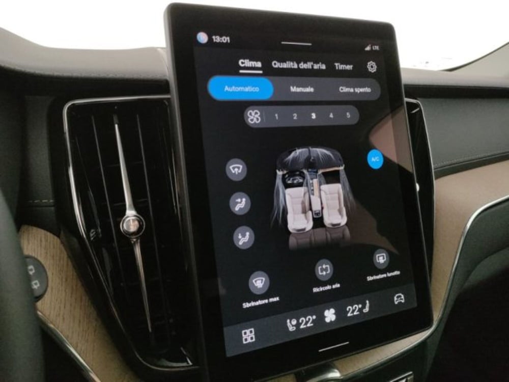 Volvo XC60 nuova a Modena (16)