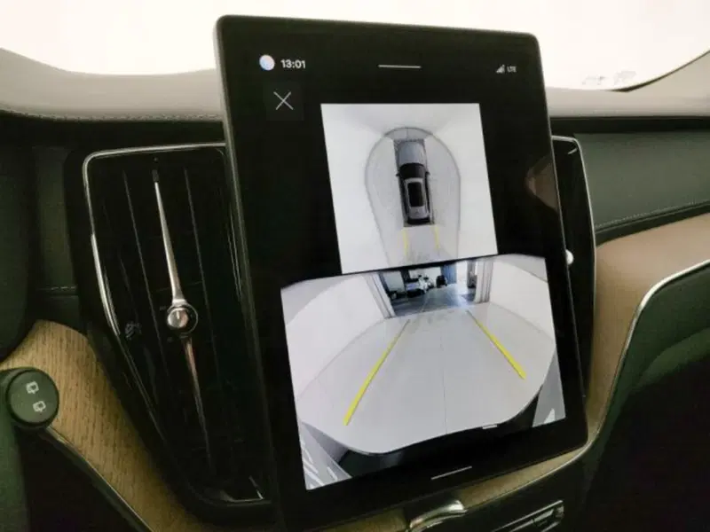 Volvo XC60 nuova a Modena (18)