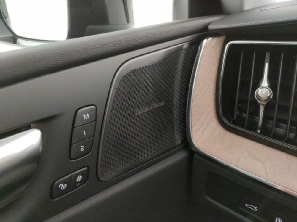 Volvo XC60 nuova a Modena (19)