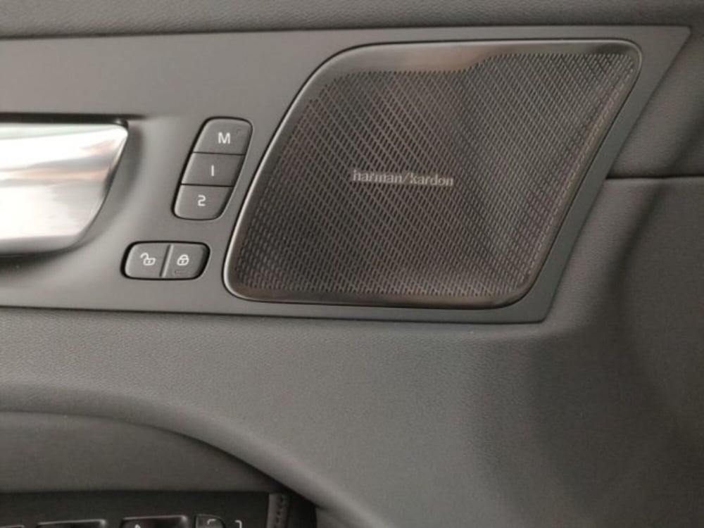 Volvo XC60 nuova a Modena (20)