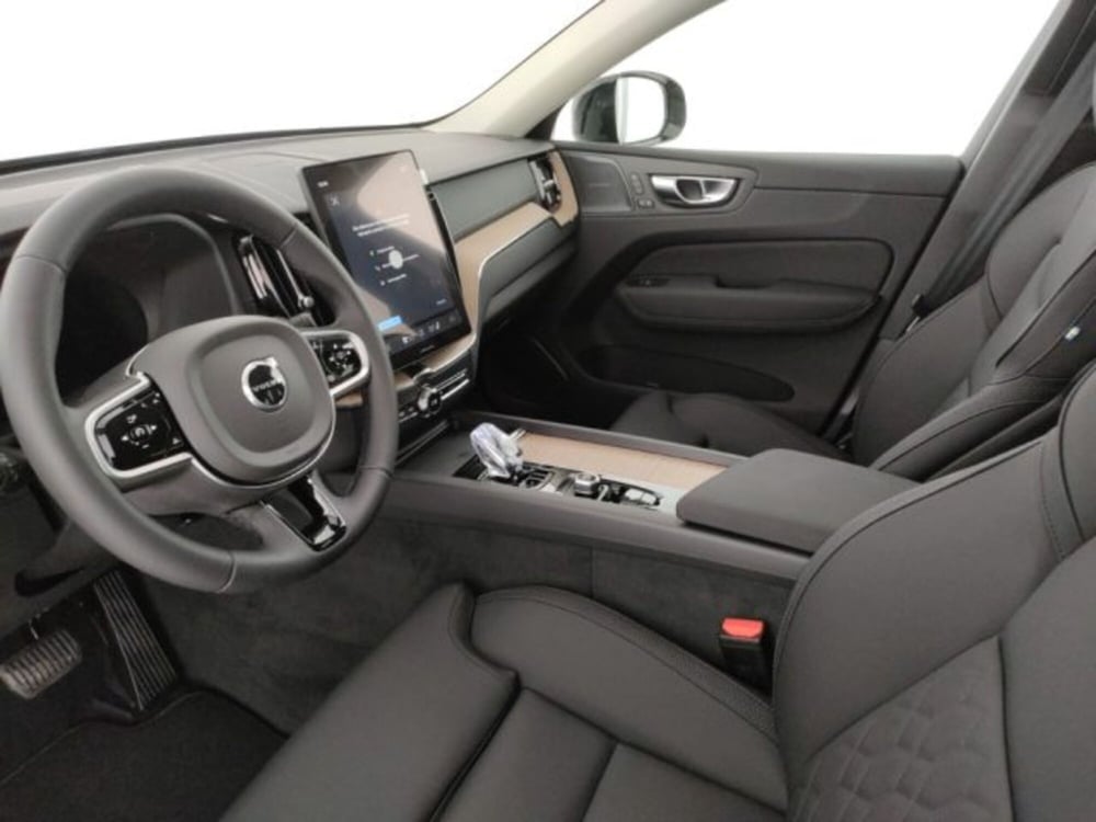 Volvo XC60 nuova a Modena (8)