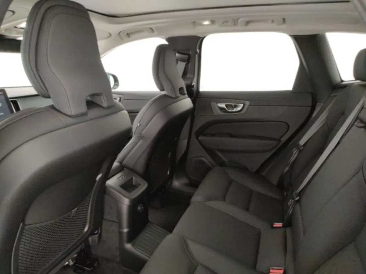 Volvo XC60 nuova a Modena (9)