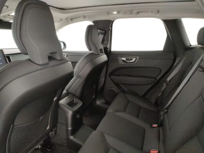 Volvo XC60 nuova a Modena (9)
