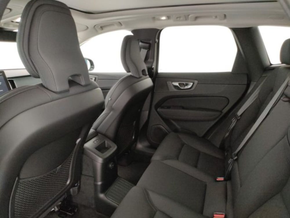 Volvo XC60 nuova a Modena (9)