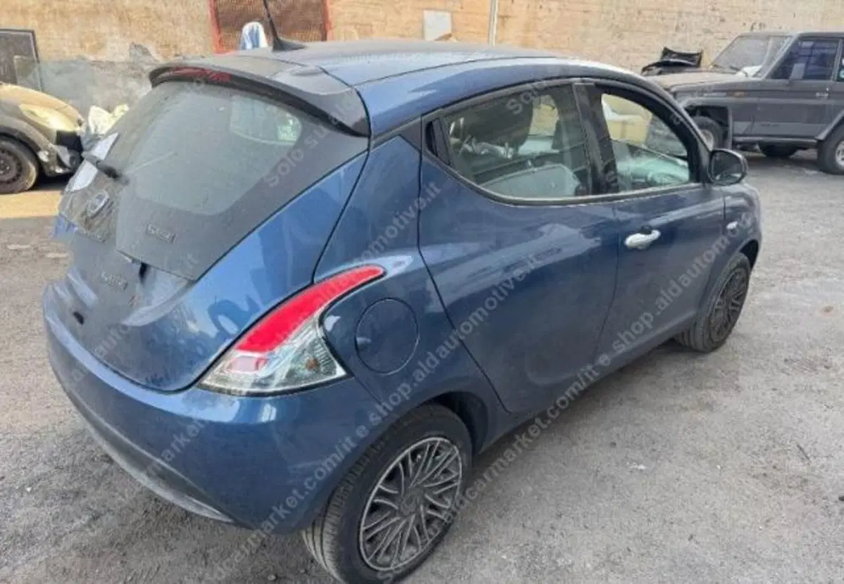 Lancia Ypsilon usata a Lecce (2)