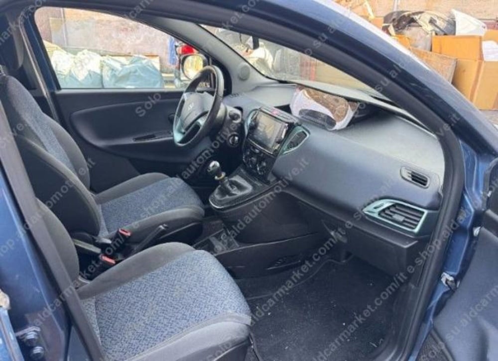 Lancia Ypsilon usata a Lecce (3)