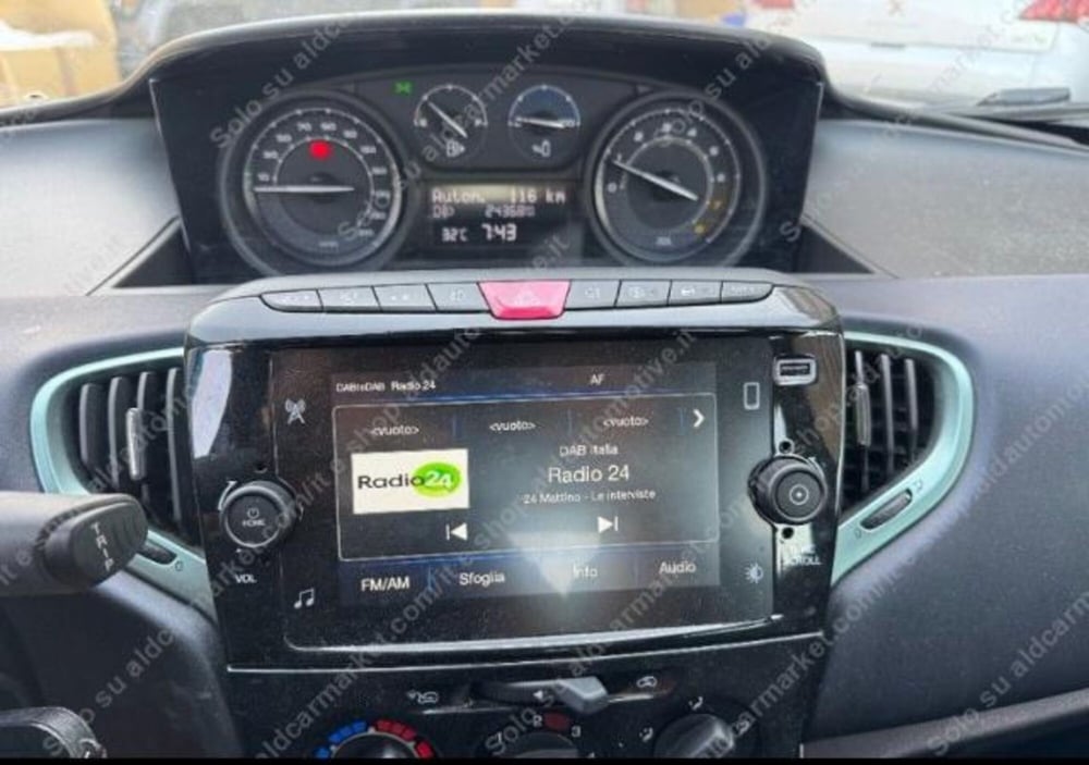 Lancia Ypsilon usata a Lecce (5)