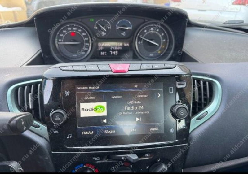 Lancia Ypsilon usata a Lecce (5)