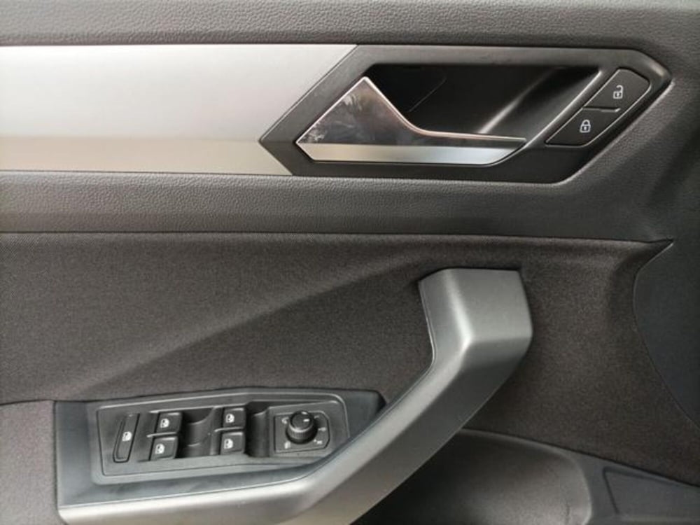 Volkswagen T-Roc nuova a Milano (16)