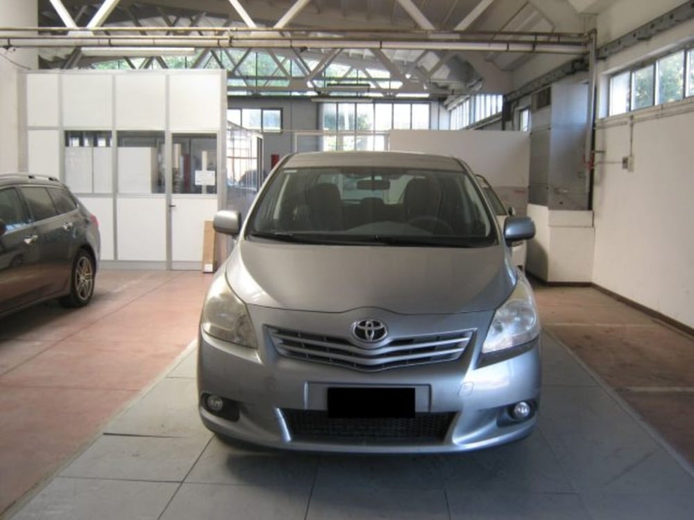 Toyota Verso usata a Ascoli Piceno (2)