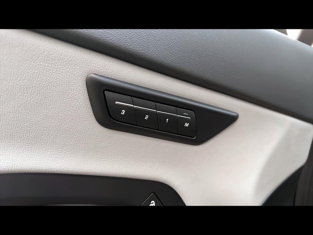 Jaguar E-Pace usata a Varese (12)