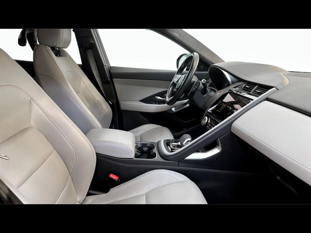 Jaguar E-Pace usata a Varese (3)