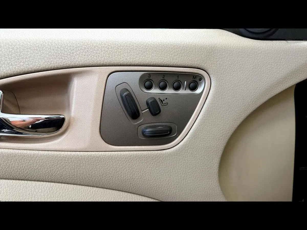 Jaguar XK usata a Varese (12)