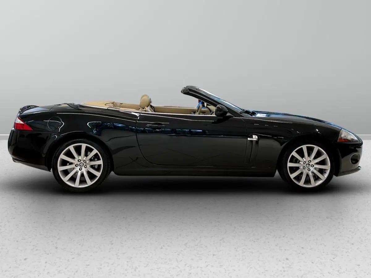 Jaguar XK usata a Varese (6)