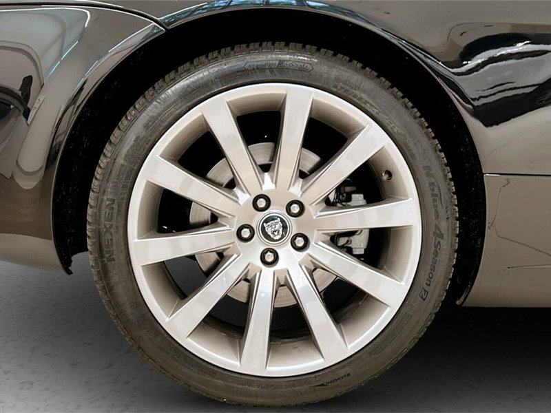 Jaguar XK usata a Varese (9)