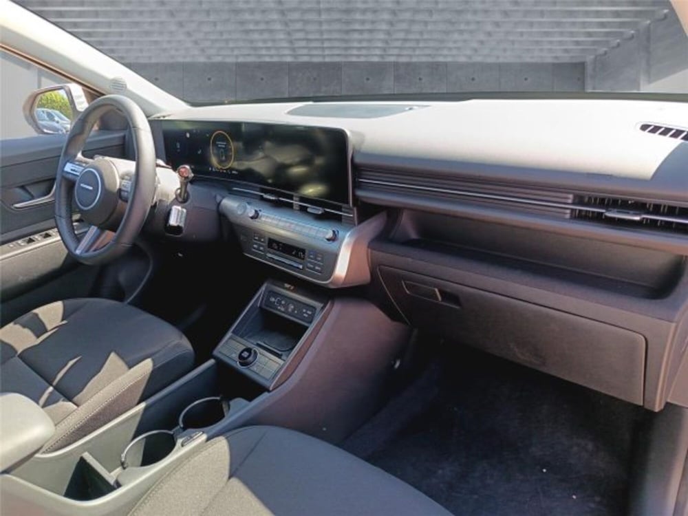 Hyundai Kona nuova a Bari (12)