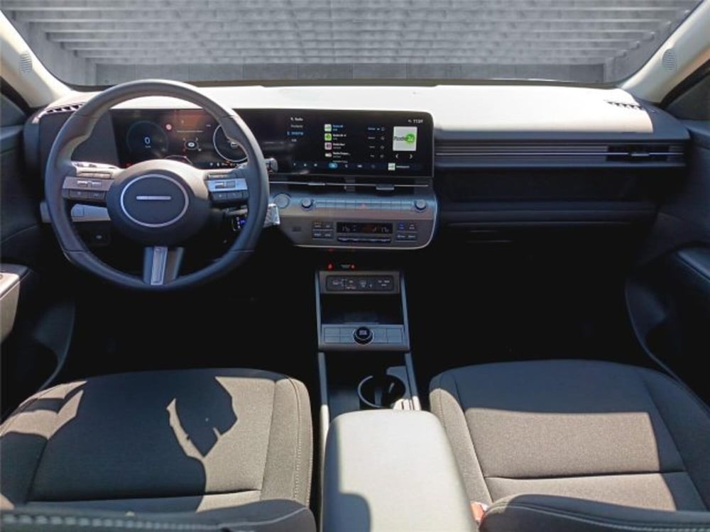 Hyundai Kona nuova a Bari (13)