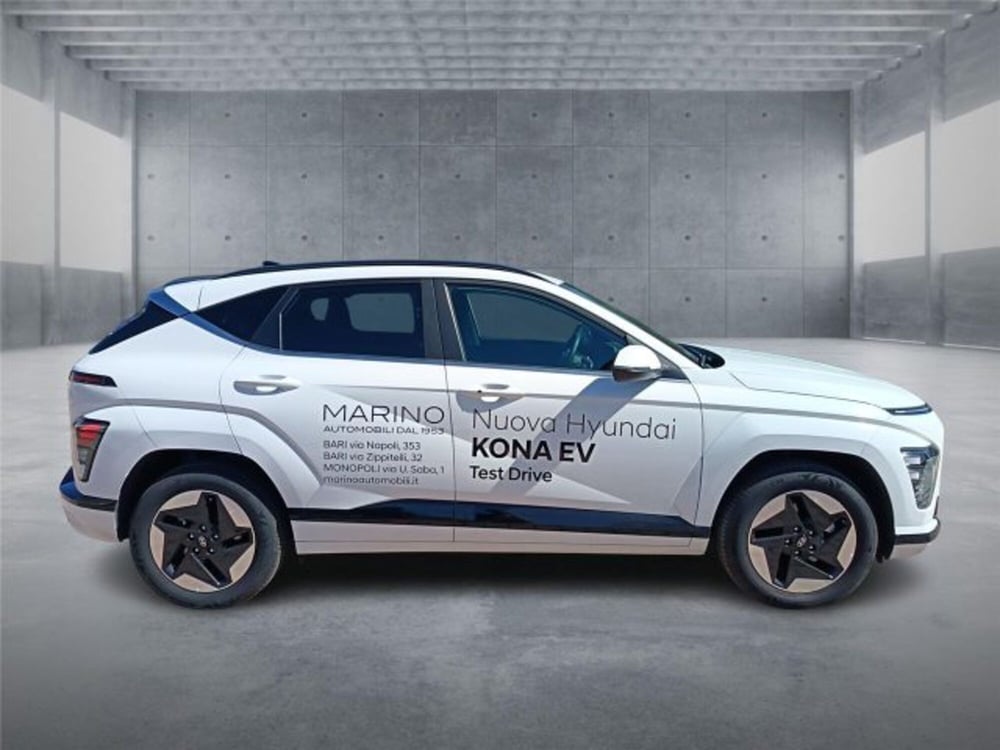 Hyundai Kona nuova a Bari (7)