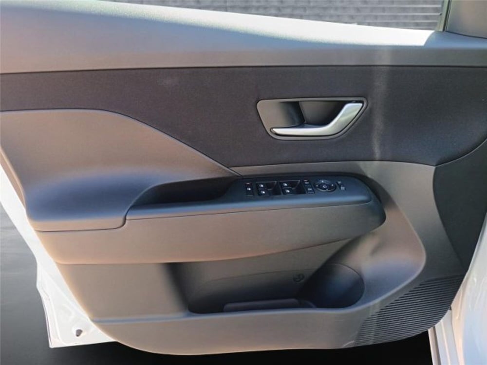 Hyundai Kona nuova a Bari (9)