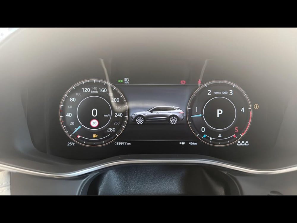 Jaguar F-Pace usata a Varese (10)