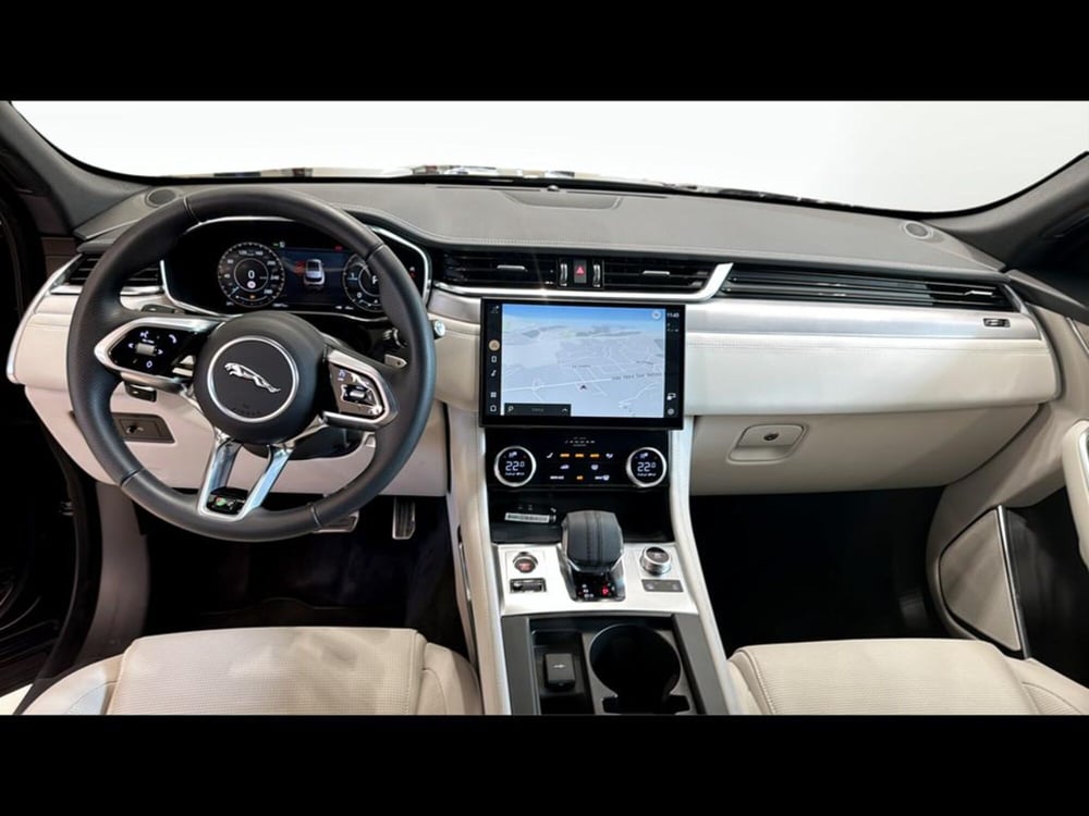 Jaguar F-Pace usata a Varese (4)