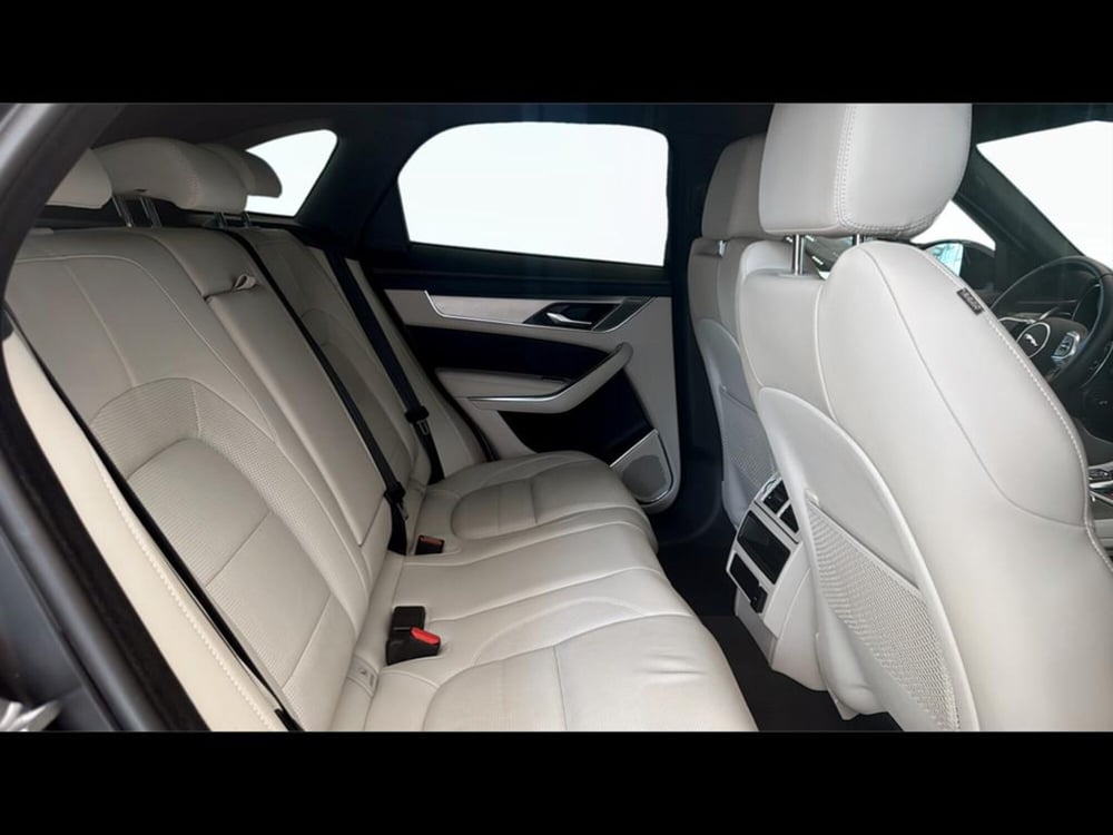 Jaguar F-Pace usata a Varese (5)
