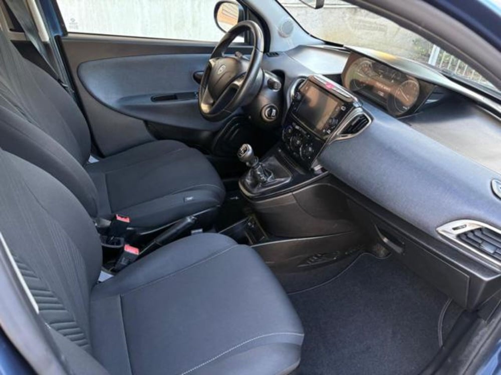 Lancia Ypsilon usata a Roma (14)
