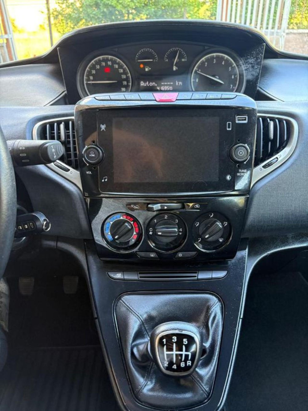 Lancia Ypsilon usata a Roma (19)