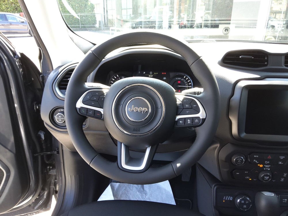 Jeep Renegade nuova a Monza e Brianza (12)