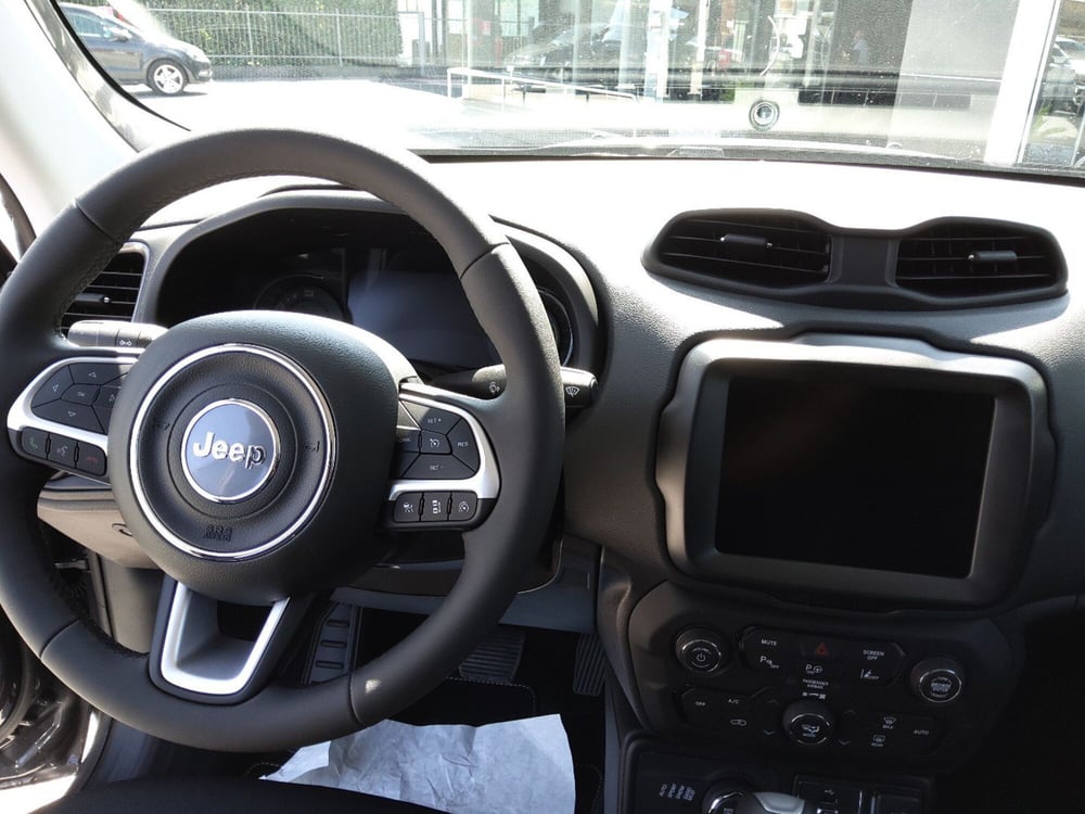 Jeep Renegade nuova a Monza e Brianza (16)