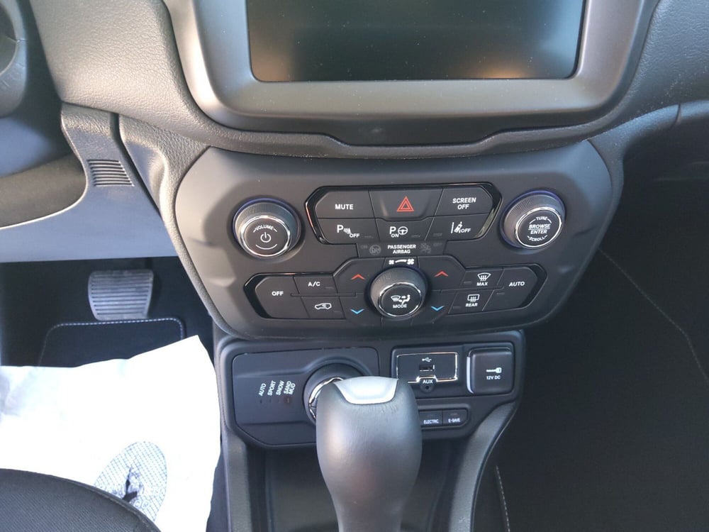 Jeep Renegade nuova a Monza e Brianza (17)