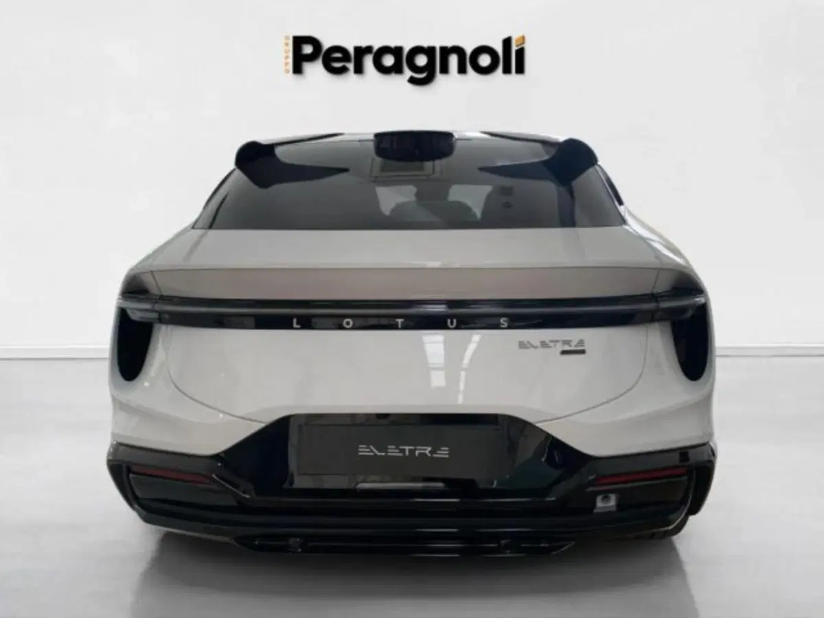 Lotus Eletre nuova a Firenze (5)