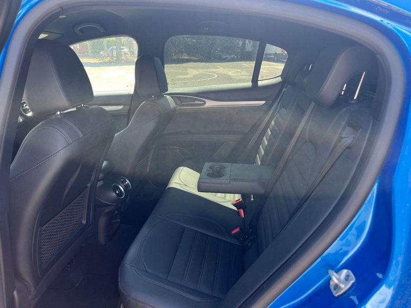 Alfa Romeo Stelvio usata a Milano (15)