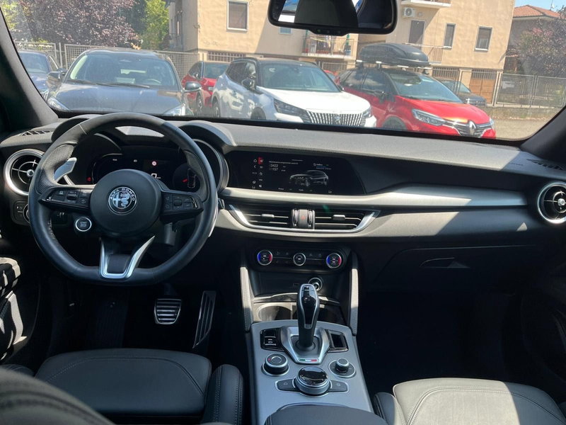 Alfa Romeo Stelvio usata a Milano (17)