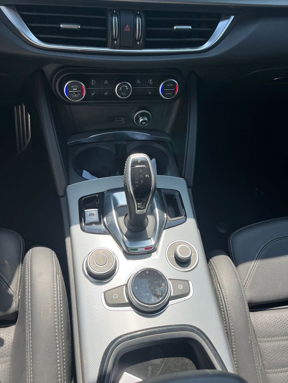 Alfa Romeo Stelvio usata a Milano (18)