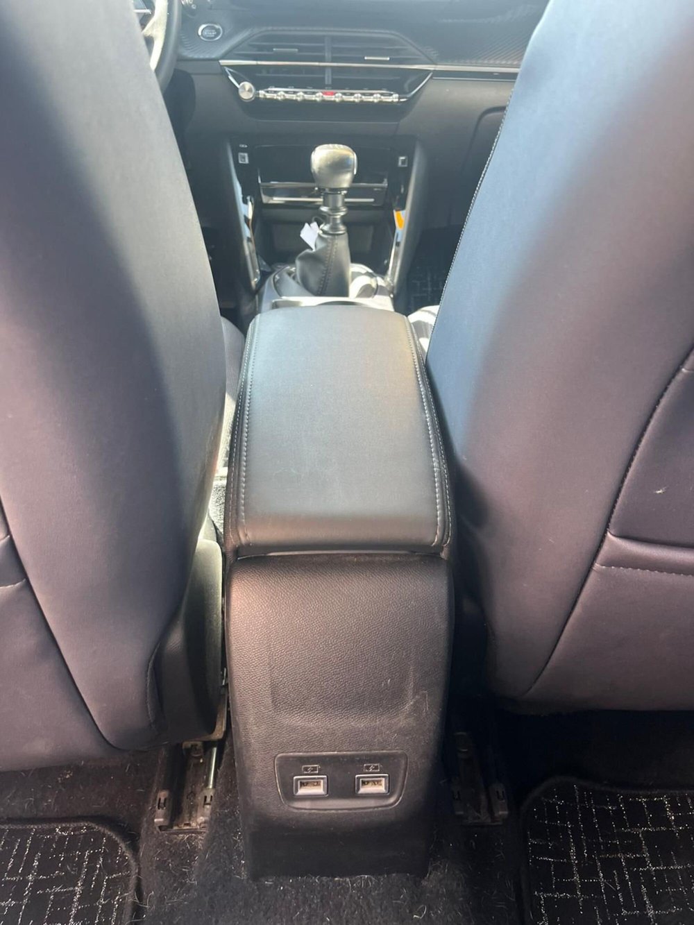 Peugeot 2008 usata a Milano (18)