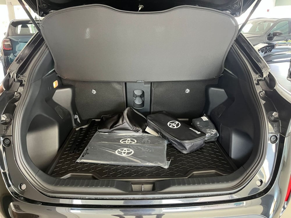Toyota Yaris Cross nuova a Milano (10)