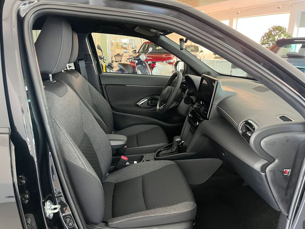 Toyota Yaris Cross nuova a Milano (13)