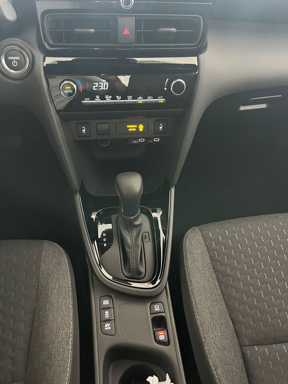 Toyota Yaris Cross nuova a Milano (18)
